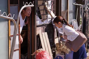 Cho vợ đi địt nhau để lấy tiền trả nợ