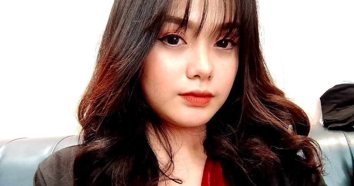 Bố dượng dạy dỗ cô con gái hư của bà vợ